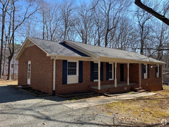 Building Photo - Lovely 3br 2ba home in quiet Chapel Hill n...