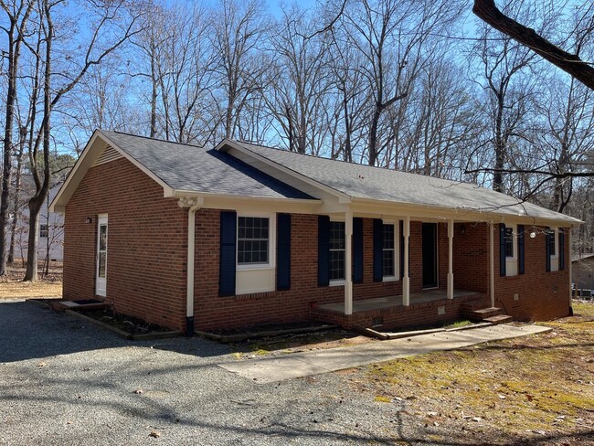 Lovely 3br 2ba home in quiet Chapel Hill n... - Lovely 3br 2ba home in quiet Chapel Hill n...