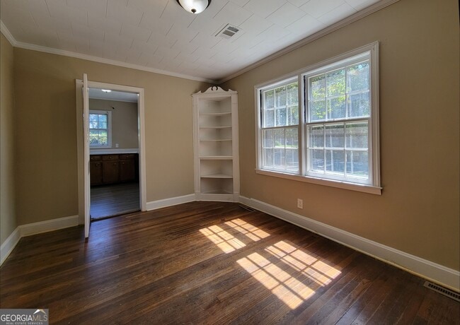 11 W New St