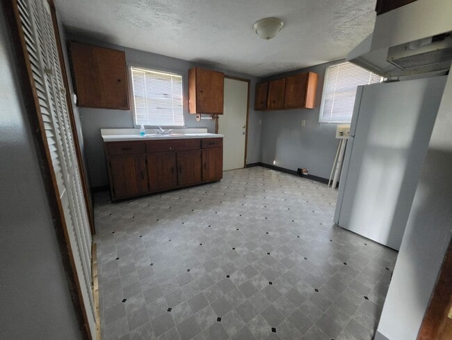309 W 8th St