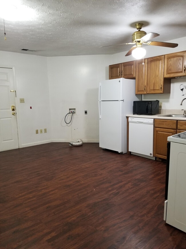 Photo - 355 10th St NW