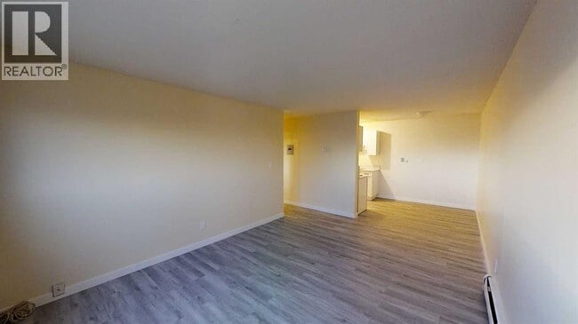 Photo - 9515-9100 100 Ave.