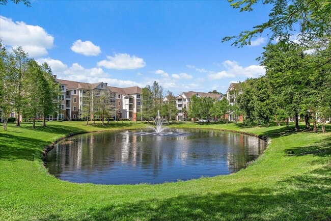 Building Photo - Highly Sought Wolf Creek Condominium