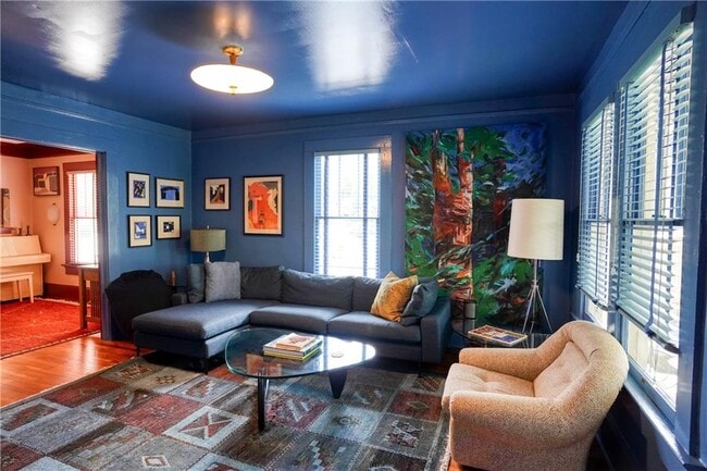 Photo - 2159 Main St NW