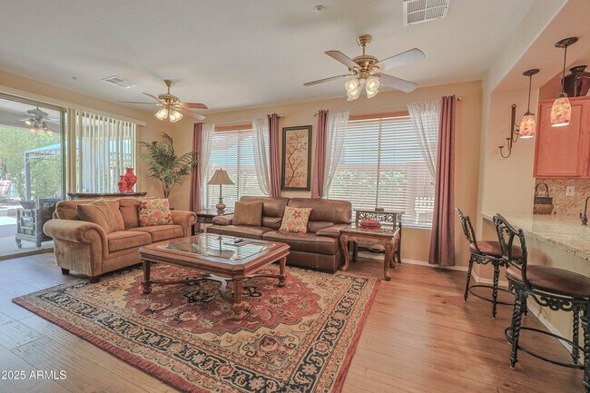1916 W Spirit Ct