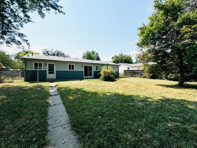 Photo - 3 Bed/1 Bath Home Near CSU!