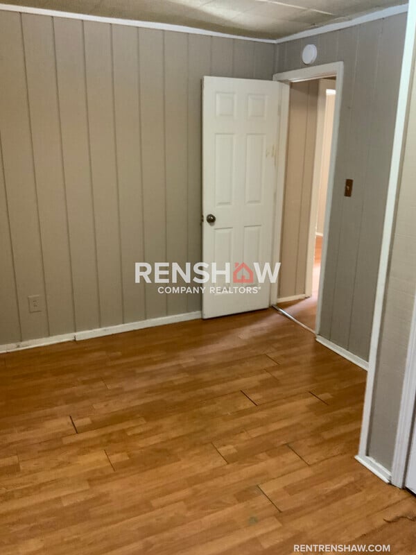 Photo - 180 Ross Ave