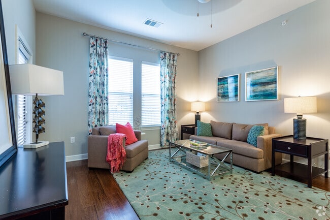 2BR,2BA-1050sft