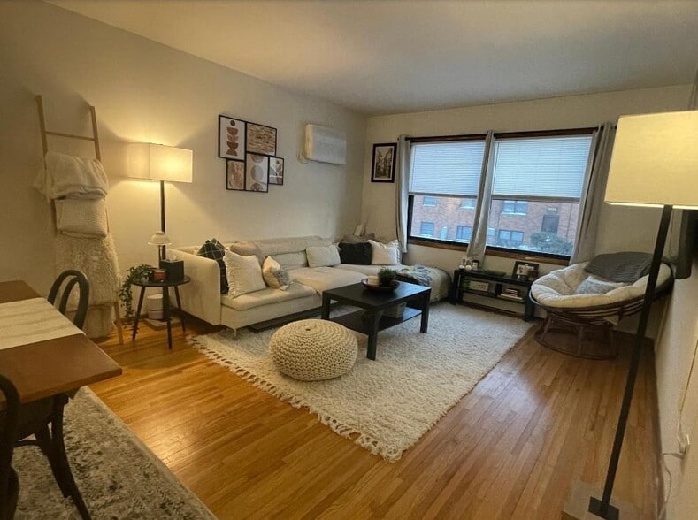2 bedrm living room