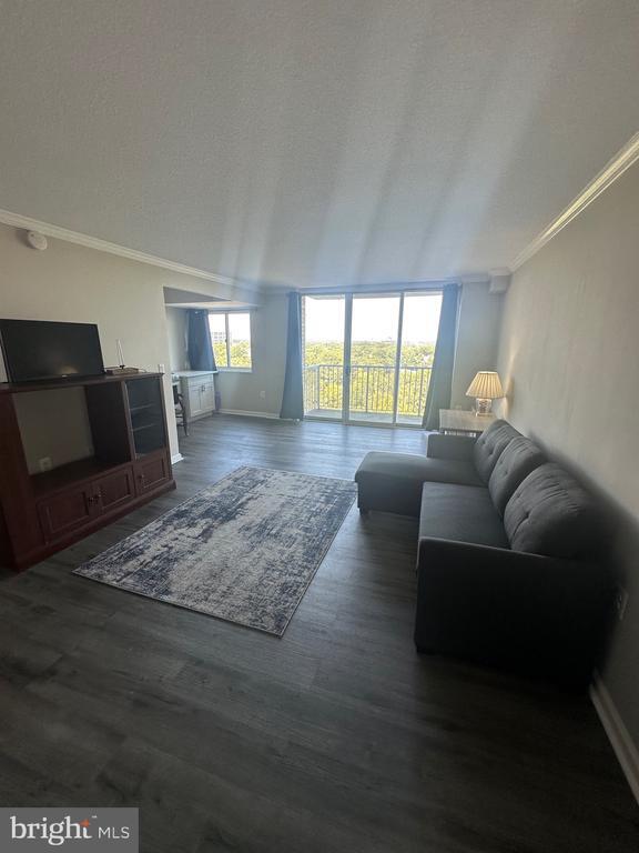 Building Photo - 2500 N Van Dorn St Unit 815 Rental