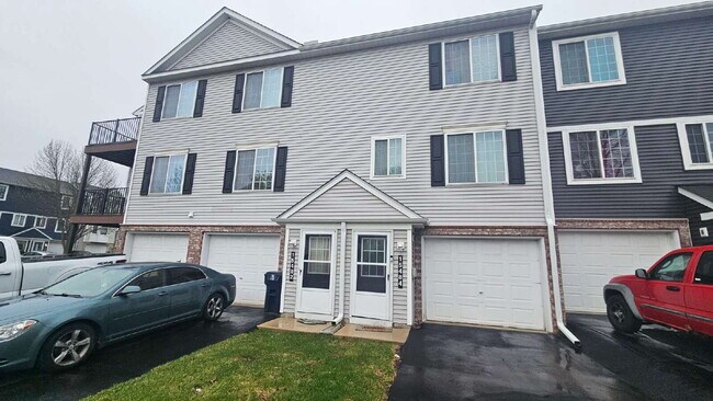 Photo - Charming 2-Bedroom Townhouse in Apple Valley – Cozy 1190 Sq Ft Retreat! Available now