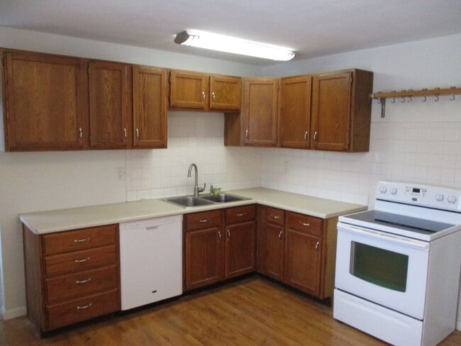 Photo - 3 Bedroom/1.5 Bath Brick Ranch In Miamisburg