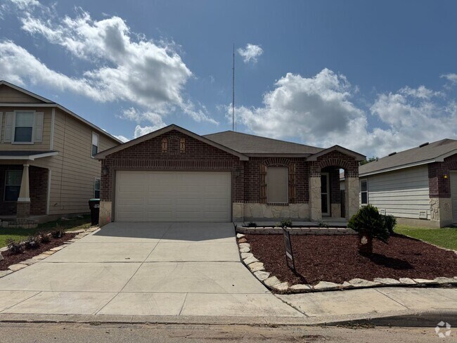 Building Photo - CUTE ONE STORY FEATURING WOOD STYLE VINYL ... Rental