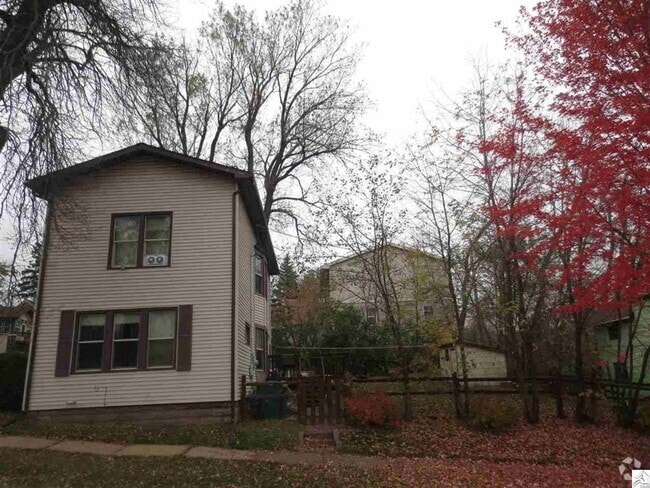Building Photo - 732 N 23rd Ave W Unit 732 N 23rd Ave W - Upper Rental