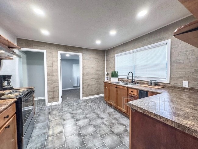 Photo - 1633 Orr St