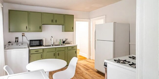 Photo - 122 Hillside St Unit 1