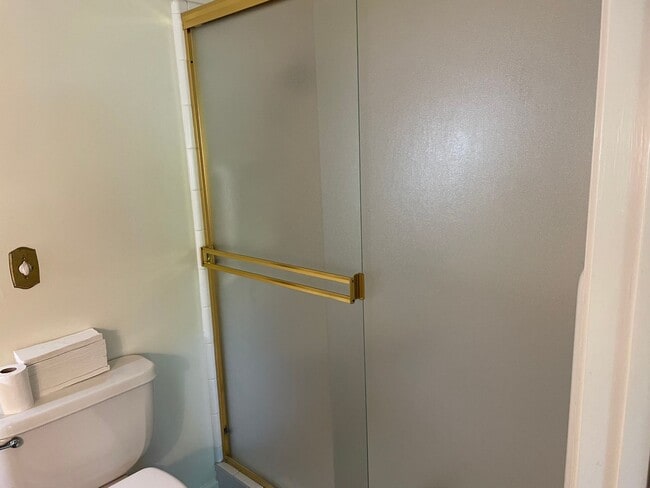 Building Photo - **RESERVE NOW FOR SUMMER 2026** Spacious 6-Bedroom House Near Chico State