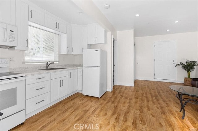 Photo - 8829 Sylmar Ave
