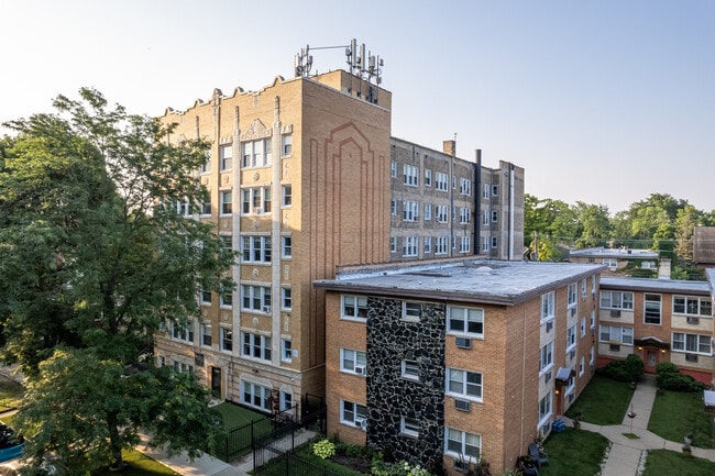 Building Photo - 1521 W Sherwin Ave Unit 106 Rental