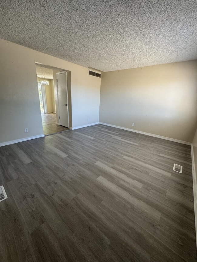 Photo - 1642 E 4th N