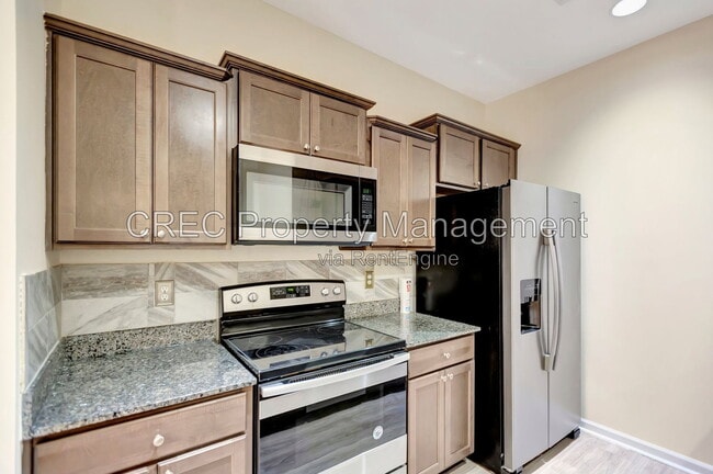 Photo - 140 Buchanan Cir