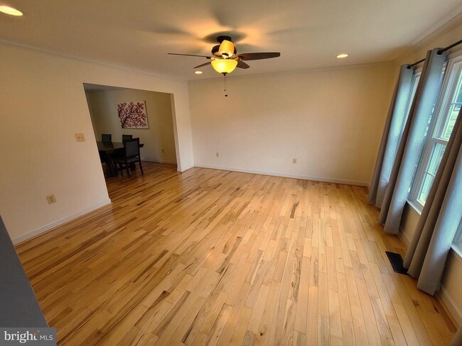 Photo - 18 Willow Glen Ct