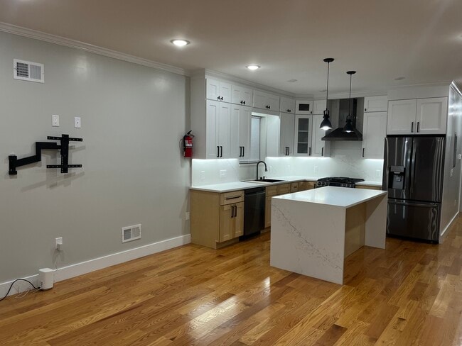 Building Photo - 230 Griffith St Unit #1