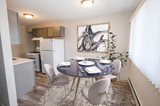 Photo - Hiawatha Court