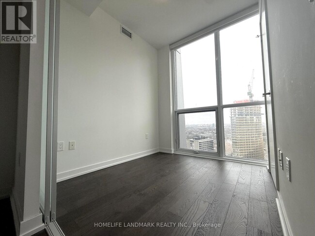 Photo - 1 Yorkville Ave Unit 2008