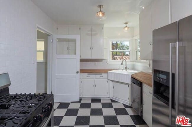 2117 Alcyona Dr