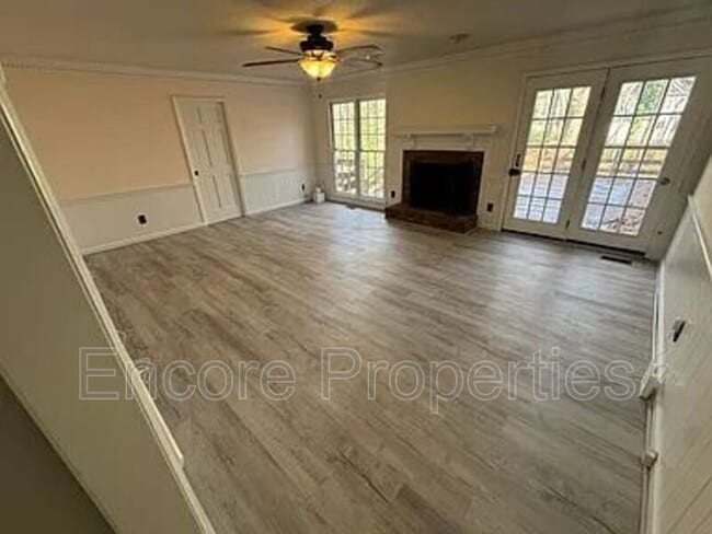Photo - 2102 Oakcrest Ct