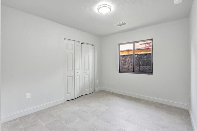 Photo - 861 NW 6th Ave Unidad 1