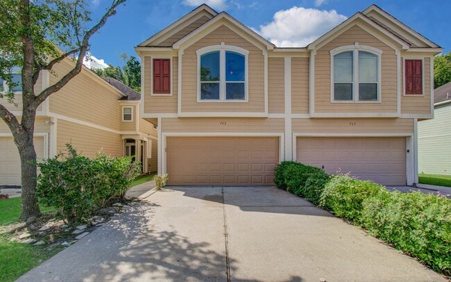 Photo - 743 Hallsleigh Ln