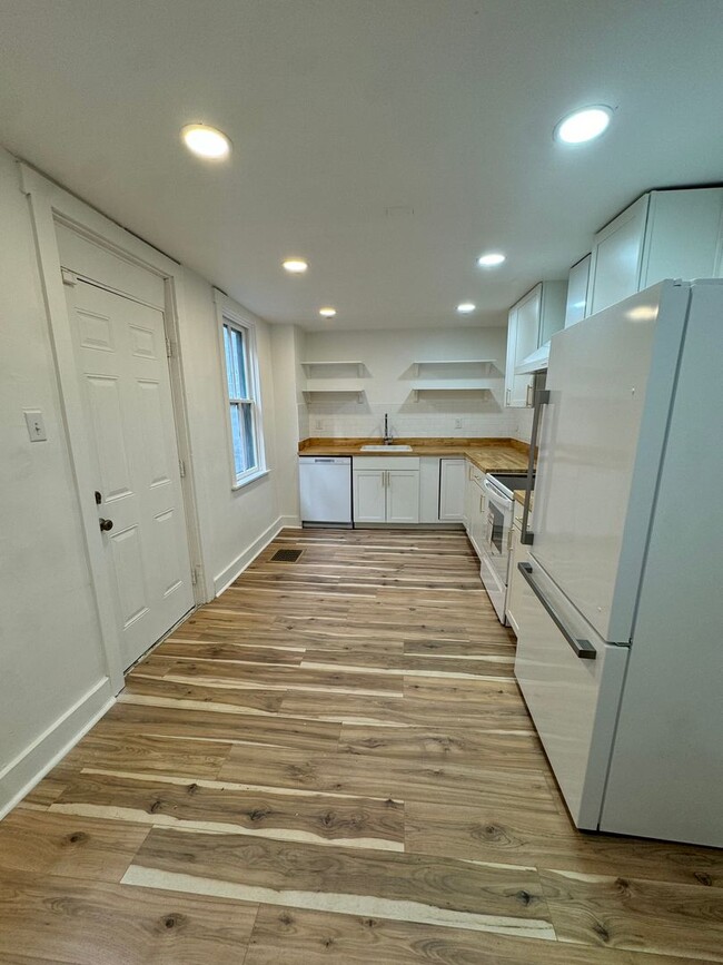Photo - Fully Renovated 4 bedroom - Don't Miss Thi...