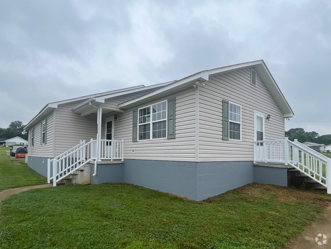Building Photo - 6886 Reidville Rd Rental