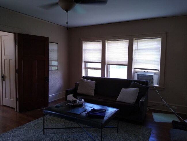 Living Room - 4552 W Wells St Unit 104