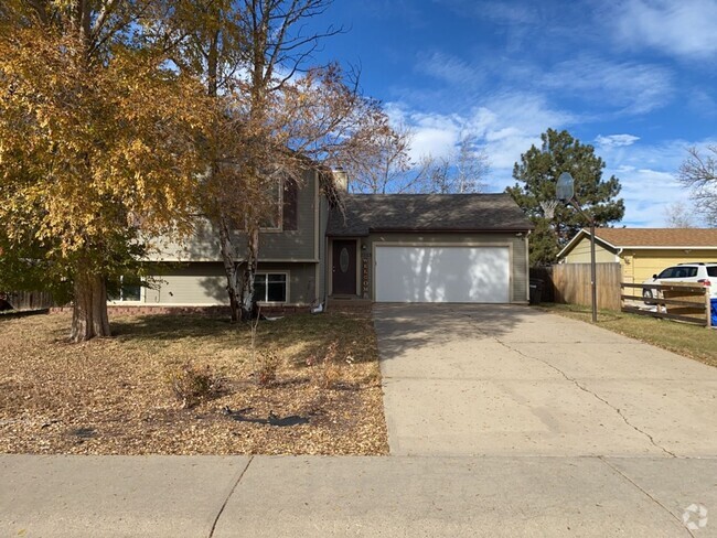 Building Photo - Spacious Tri-Level Home in West Fort Collins