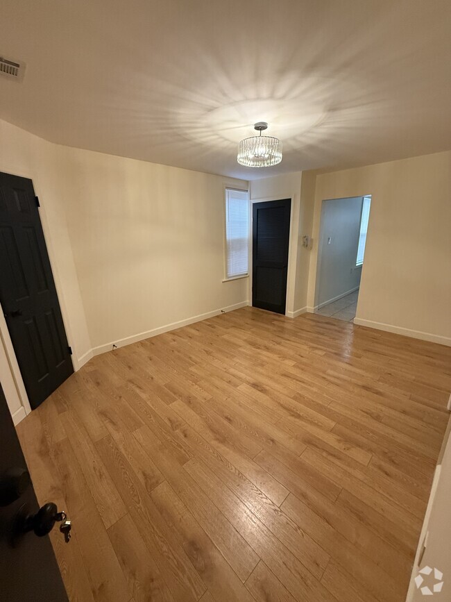 Building Photo - 132 Wakeman Ave Unit 2 Rental
