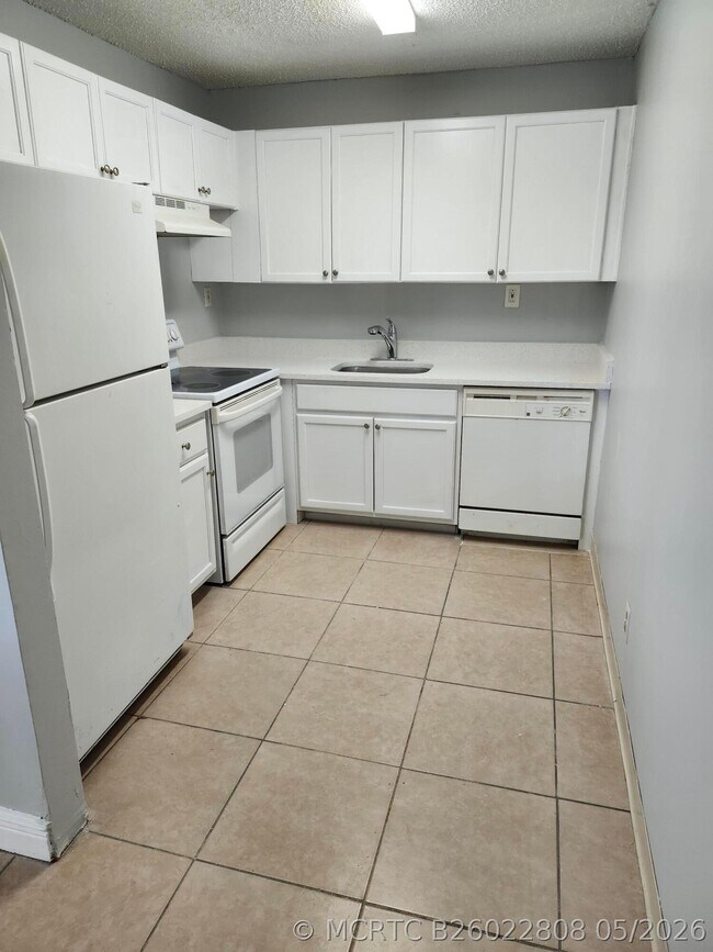 103 Meadows Cir