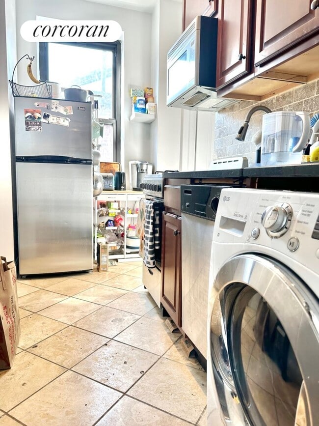 Photo - 235 E 4th St