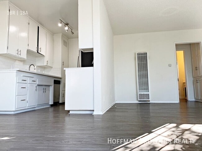 Building Photo - 4845 W Slauson Ave