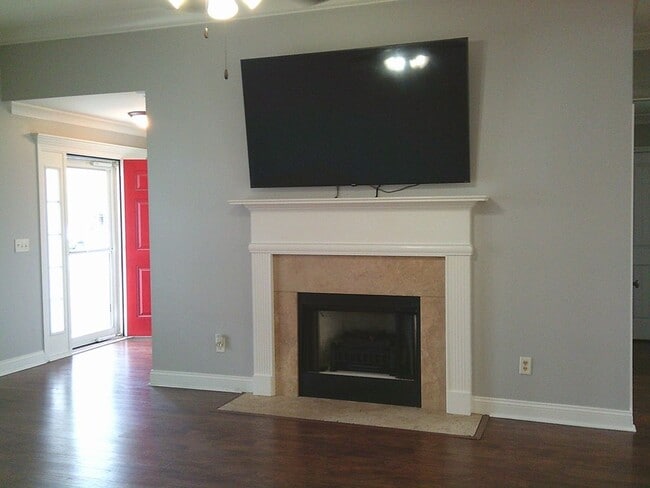 Photo - Spacious 3BR Home with Screened Porch, Fenced Backyard & Wired Shop in North Valdosta