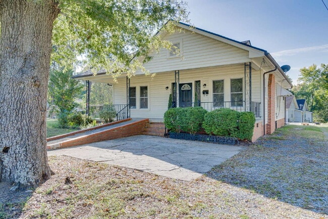 Photo - Three-Bed Home w/ Fenced in BackYard in the Heart of Durham