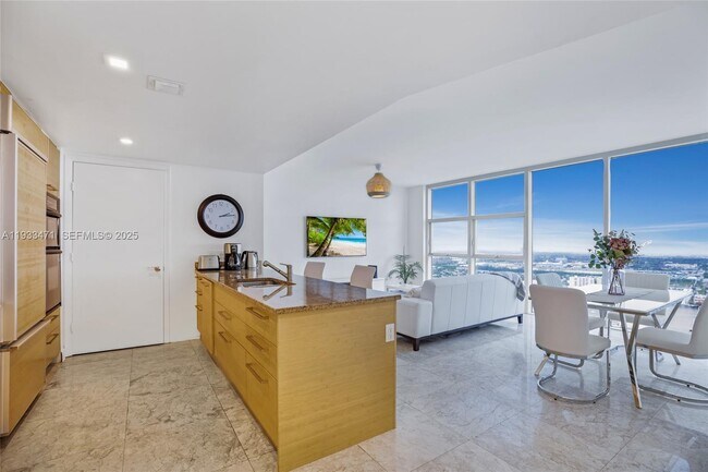 Photo - 1830 S Ocean Dr Unidad 4707