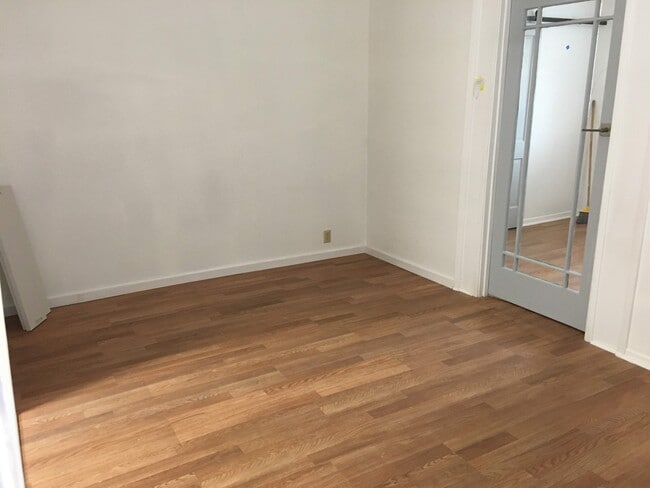 living room - 4118 Mercury Ave Unidad A