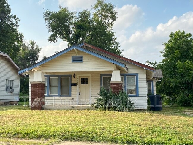 Building Photo - 1213 NE 17th St Rental