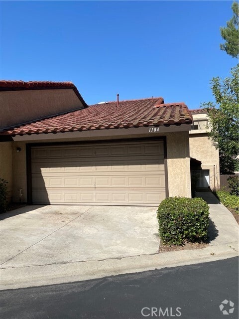 Building Photo - 1184 Romney Dr Rental