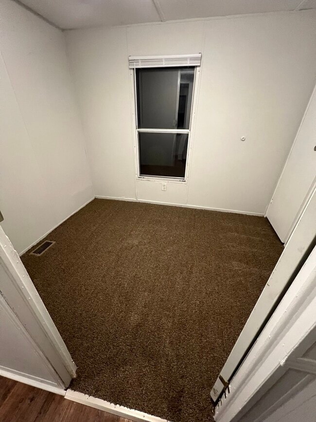 Photo - 691 Julia St