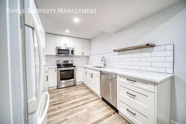 Photo - 2 bedroom+ den 1 bathroom basement in the community of Dalhousie