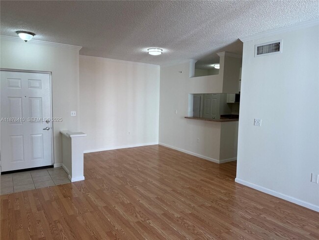 Photo - 17150 N Bay Rd Unidad 2717